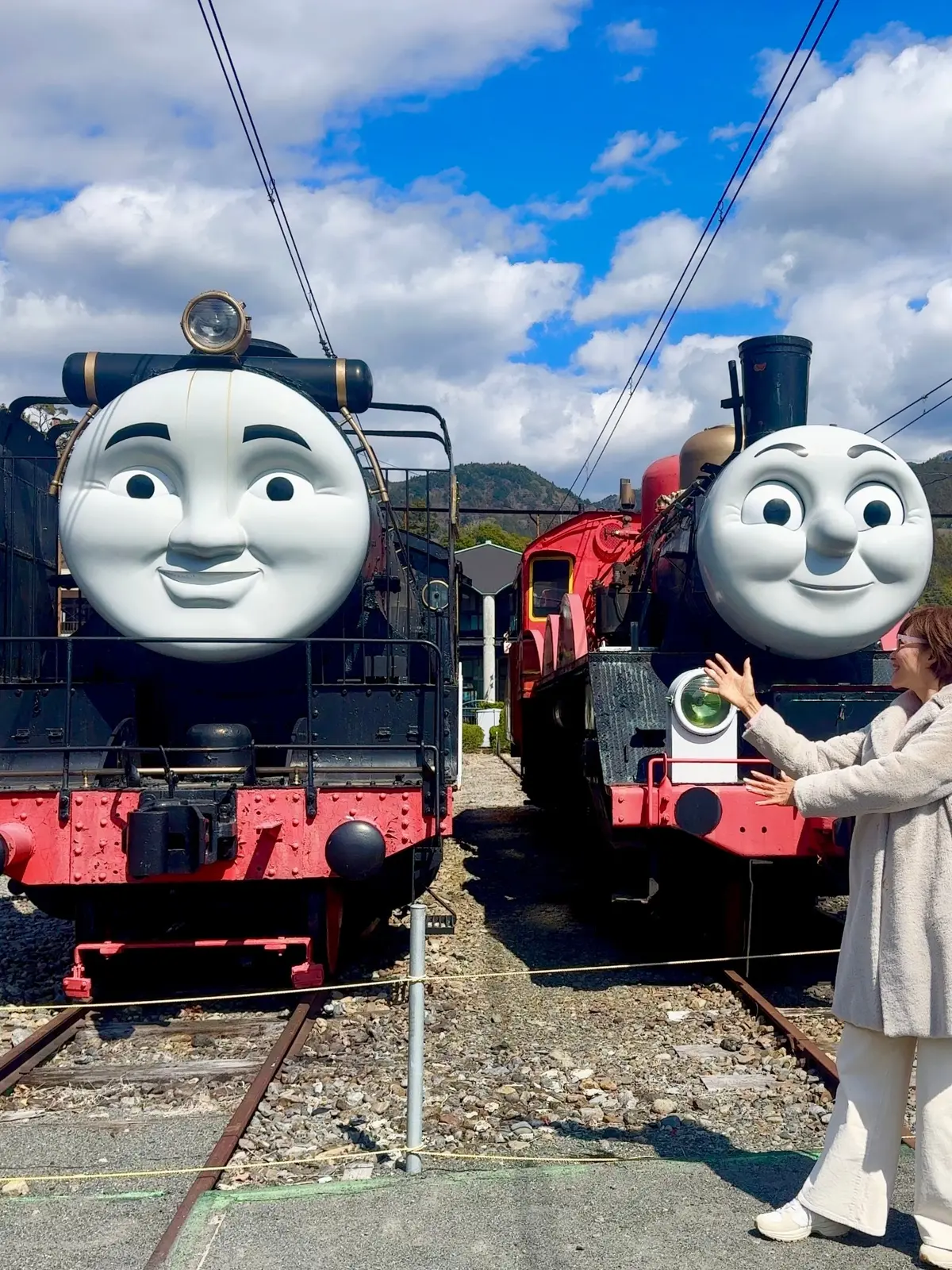 【絶景秘境】エメラルドグリーンの湖に浮かの画像_3