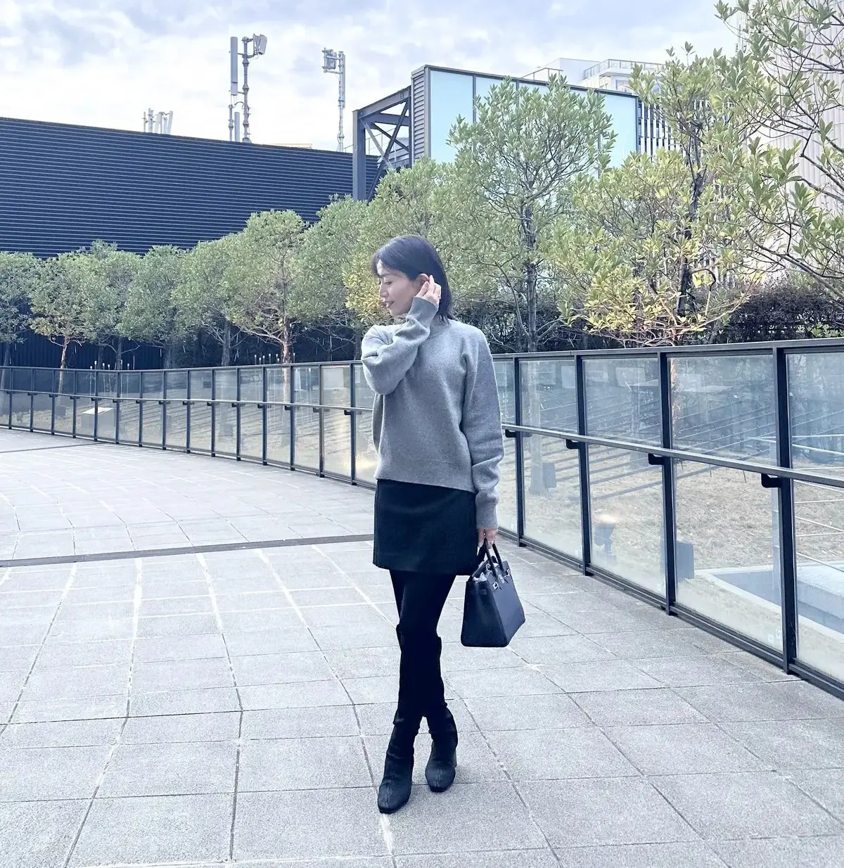 チームJマダムやっちゃんさん　黒ロングブーツ ミニスカート ニット