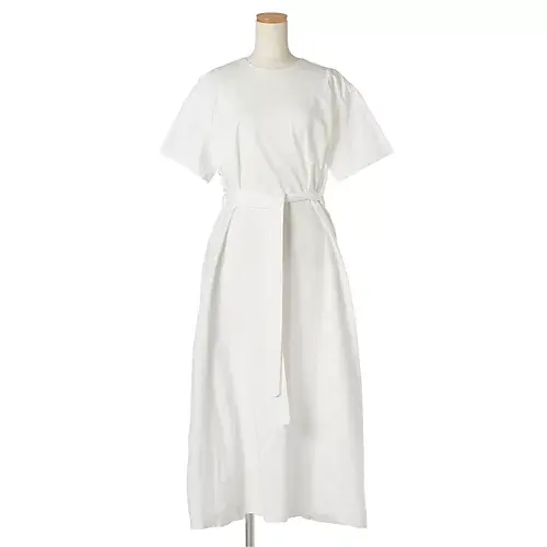 AKIRANAKA
背中スリットドレス
￥57,200 