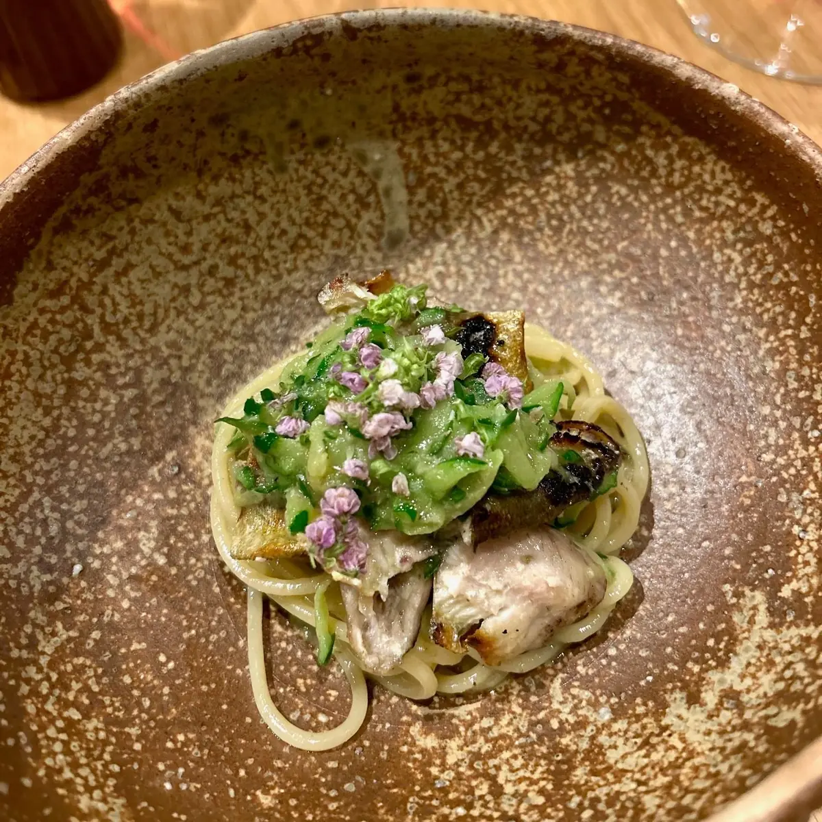 盛り付けも美しい「きゅうりと鮎
のパスタ」