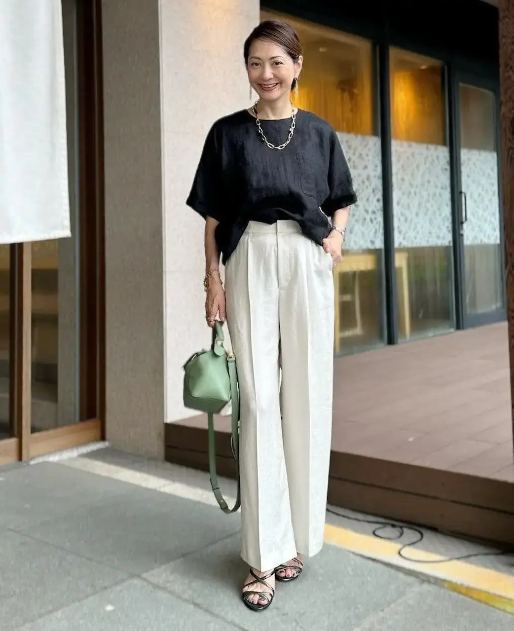 ユニクロ・GU・ZARA購入品も。40代・50代エクラ 華組が素敵に着こなす晩夏の黒シャツコーデ6選