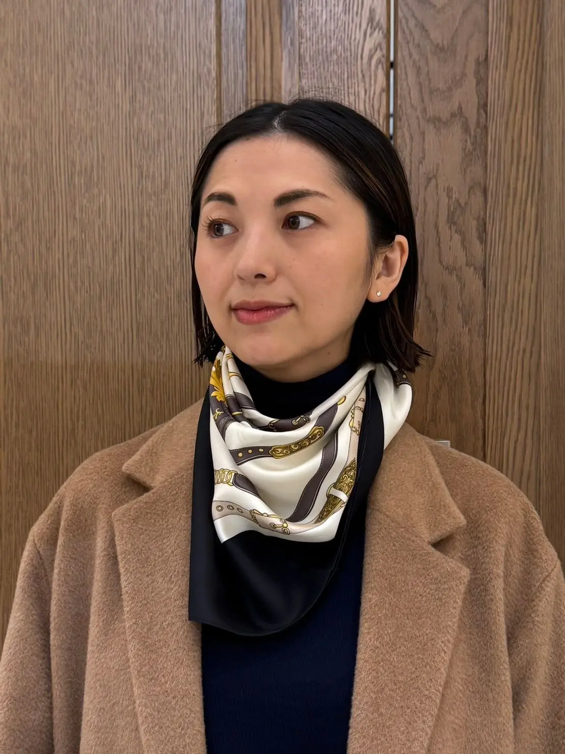 2026年最新　50代が行くべきセレクトショップ　スカーフを巻いて　アパルトモン 青山店
