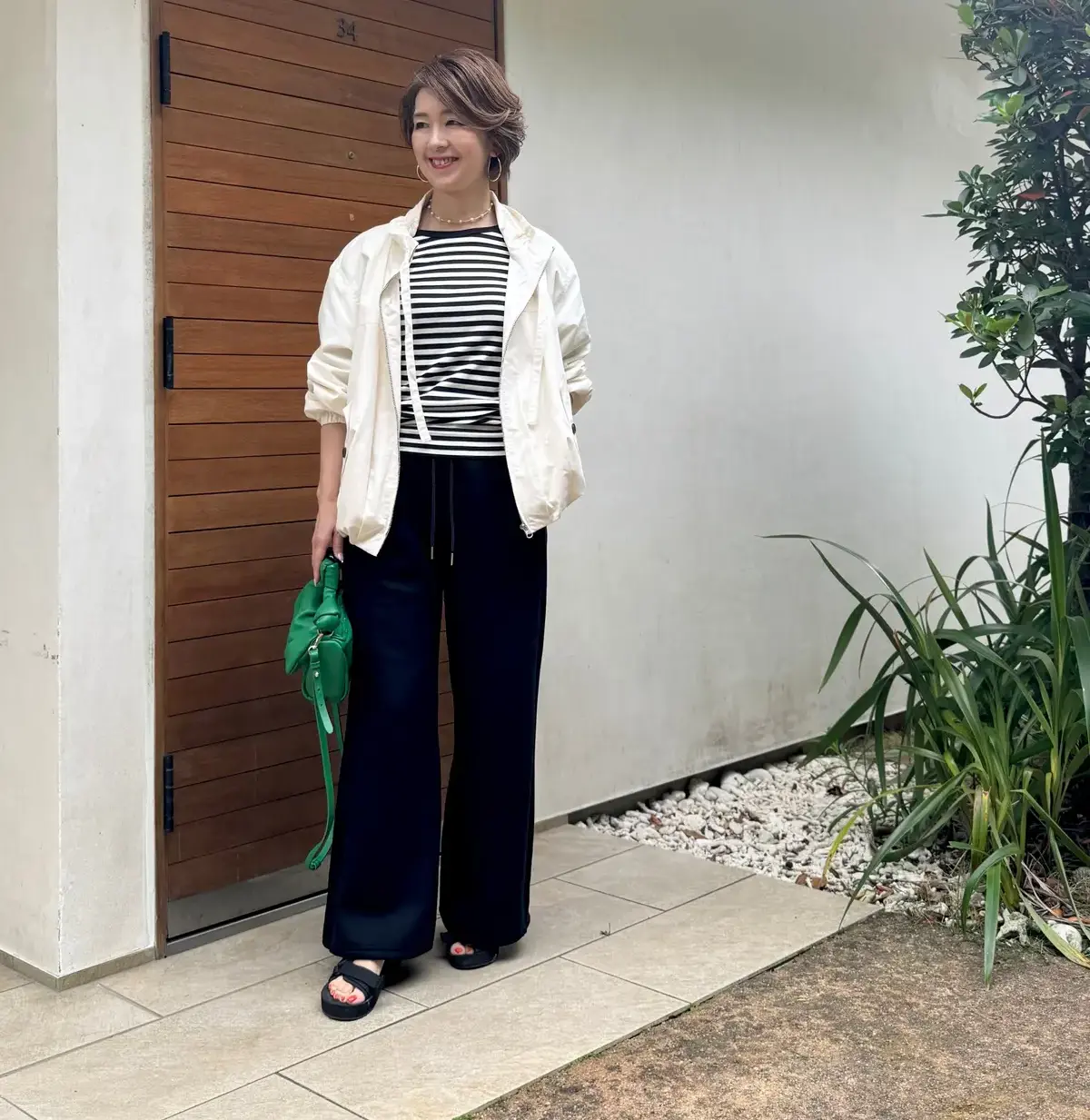 旅行コーデ　H＆Mブルゾン　GU黒パンツ　ボーダーカットソー　春コーデ