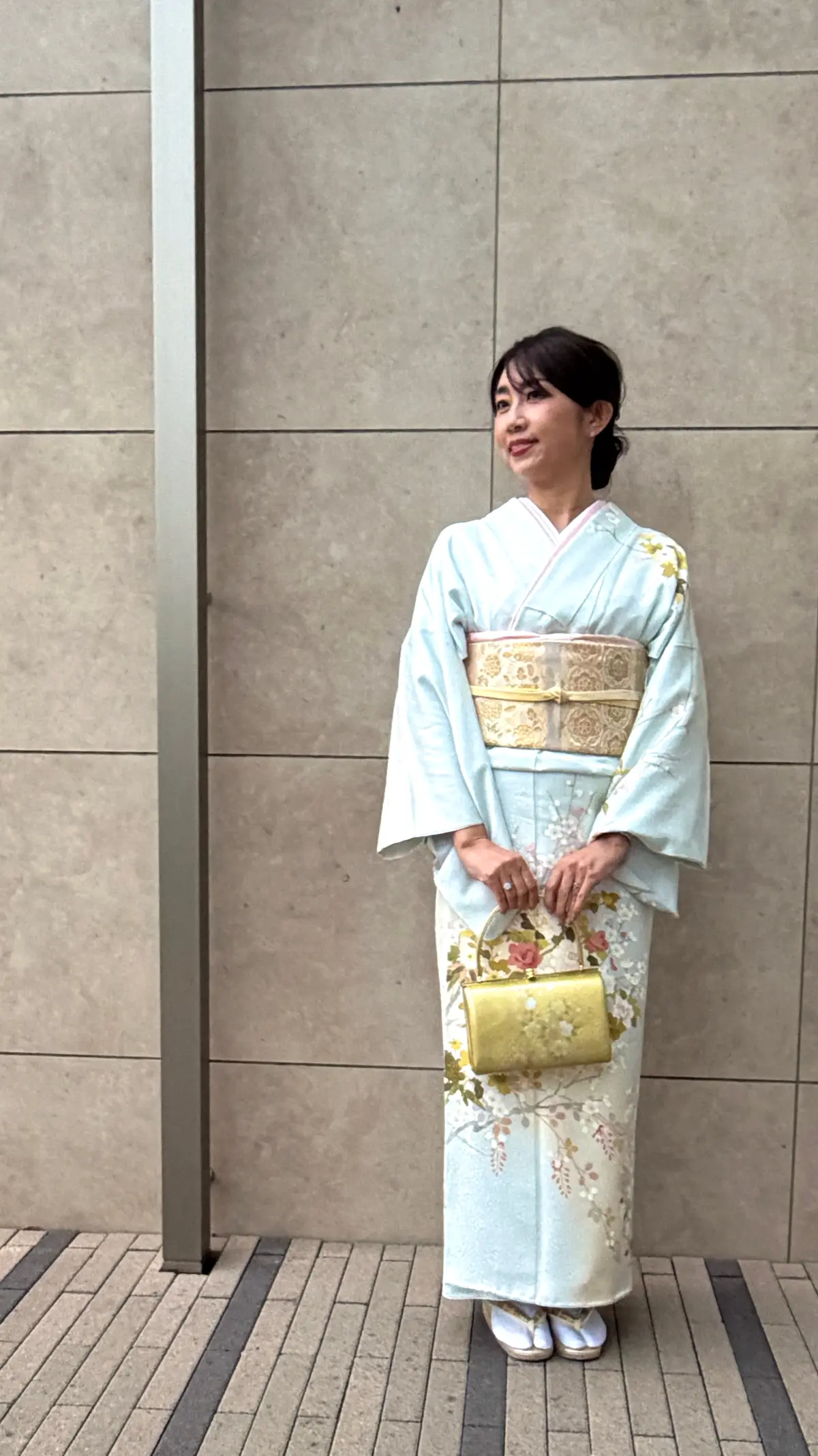 娘の卒業式、薄青の着物で学校へ感謝をこめの画像_1