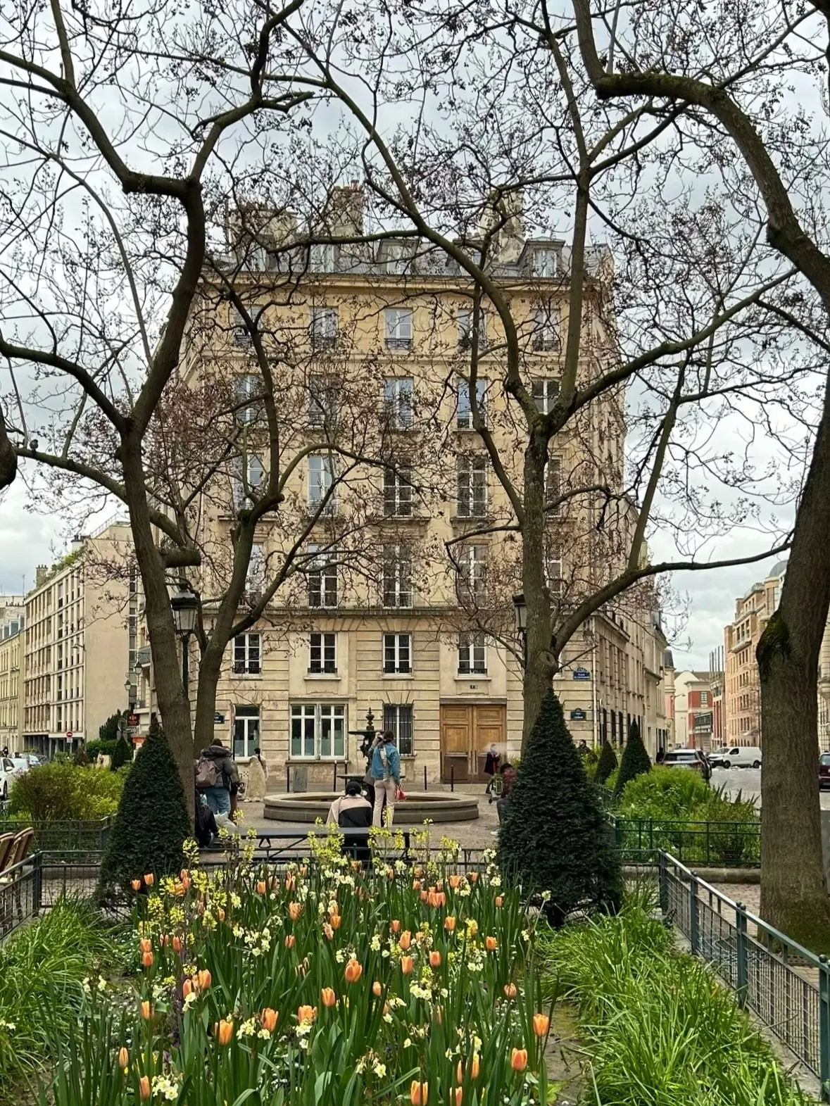 Netflix ネットフリックス　　TVドラマ「エミリー、パリへ行く」seasons5 の最新ロケ地　