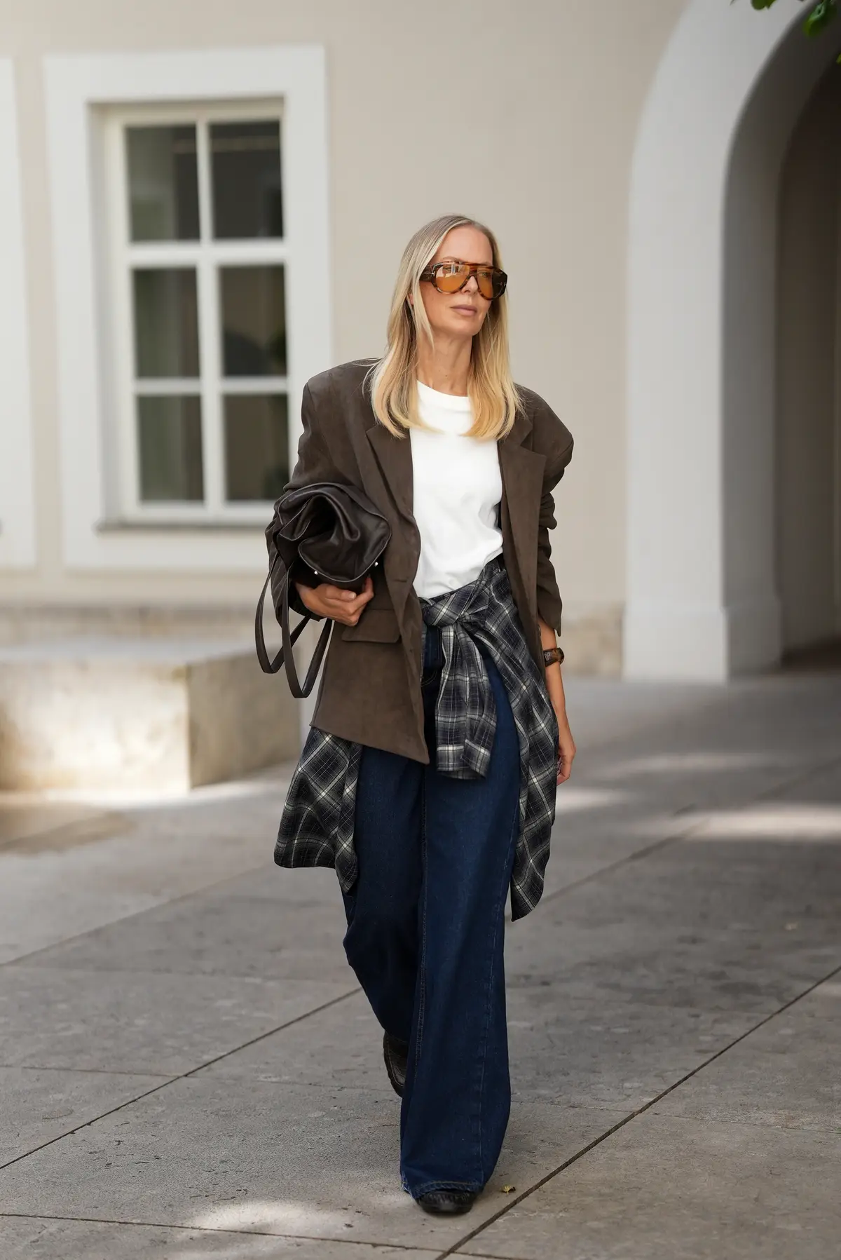 海外ファッショSNAP 白Tシャツ　ジャケット　コーデ