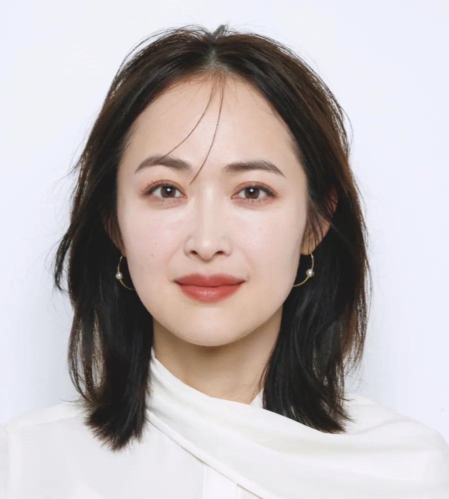 ちょっとマット ⇨ 一気に老ける　50代の“年相応”ベースメイク、長井かおりの最適解