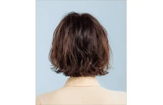 前髪のシルエットを変えて新しい季節に似合う軽やかな印象に
