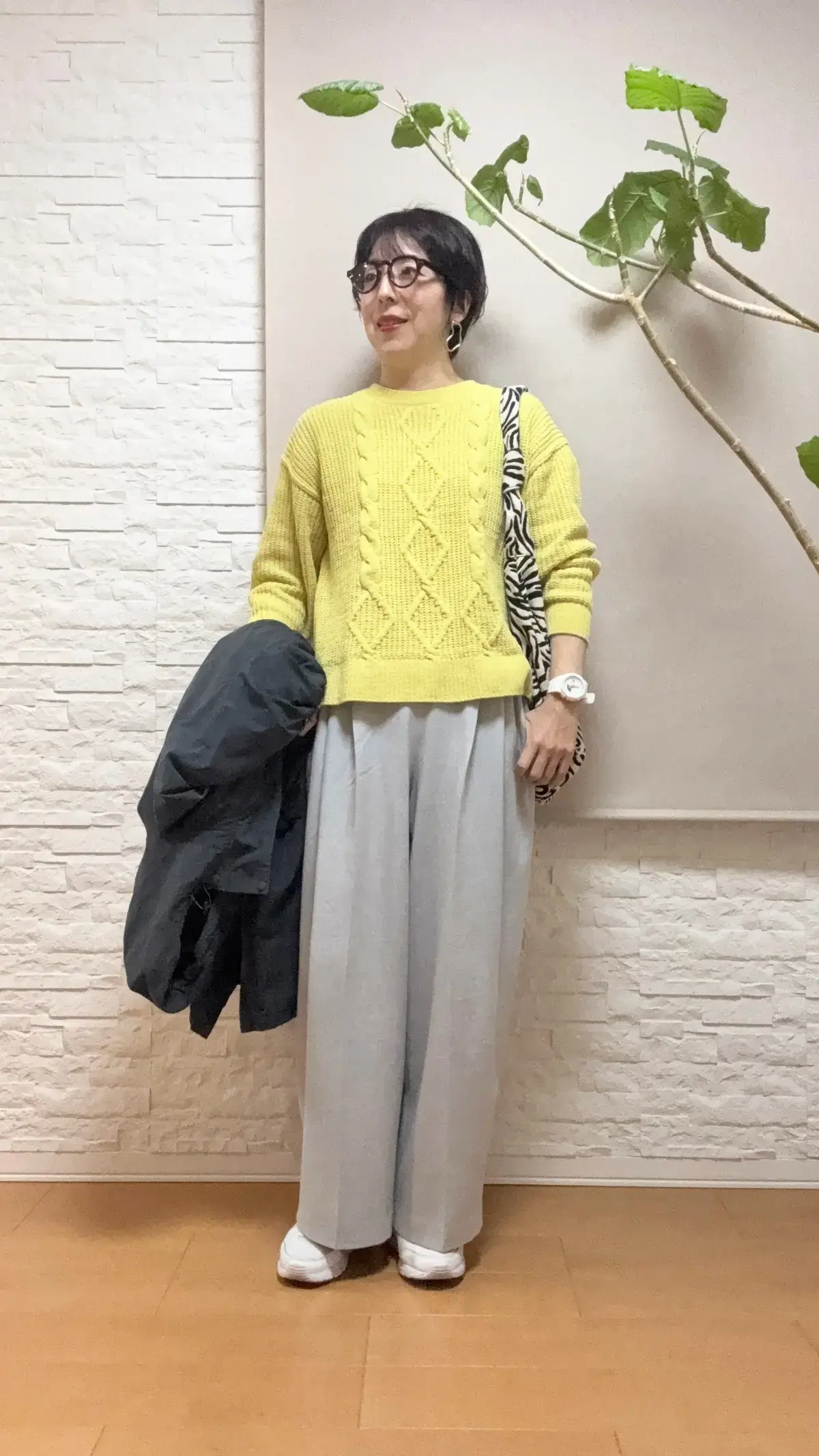 イエローニット　パンツ　春コーデ