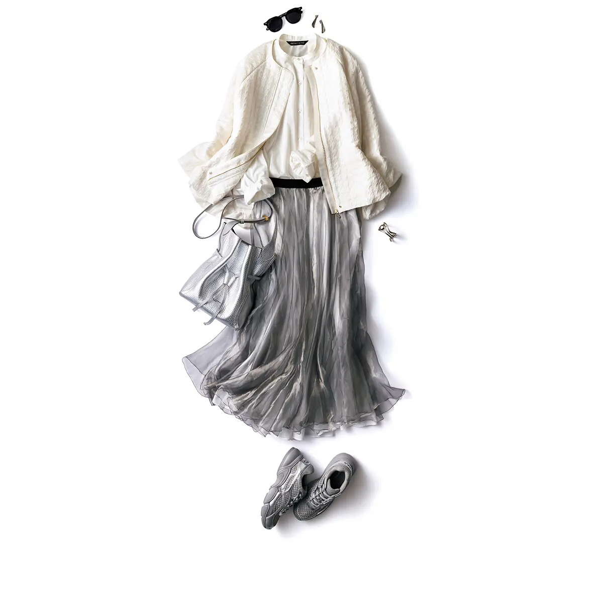 ノーブルでありながら、今どき感も満点。 プラチナカラーの洗練効果