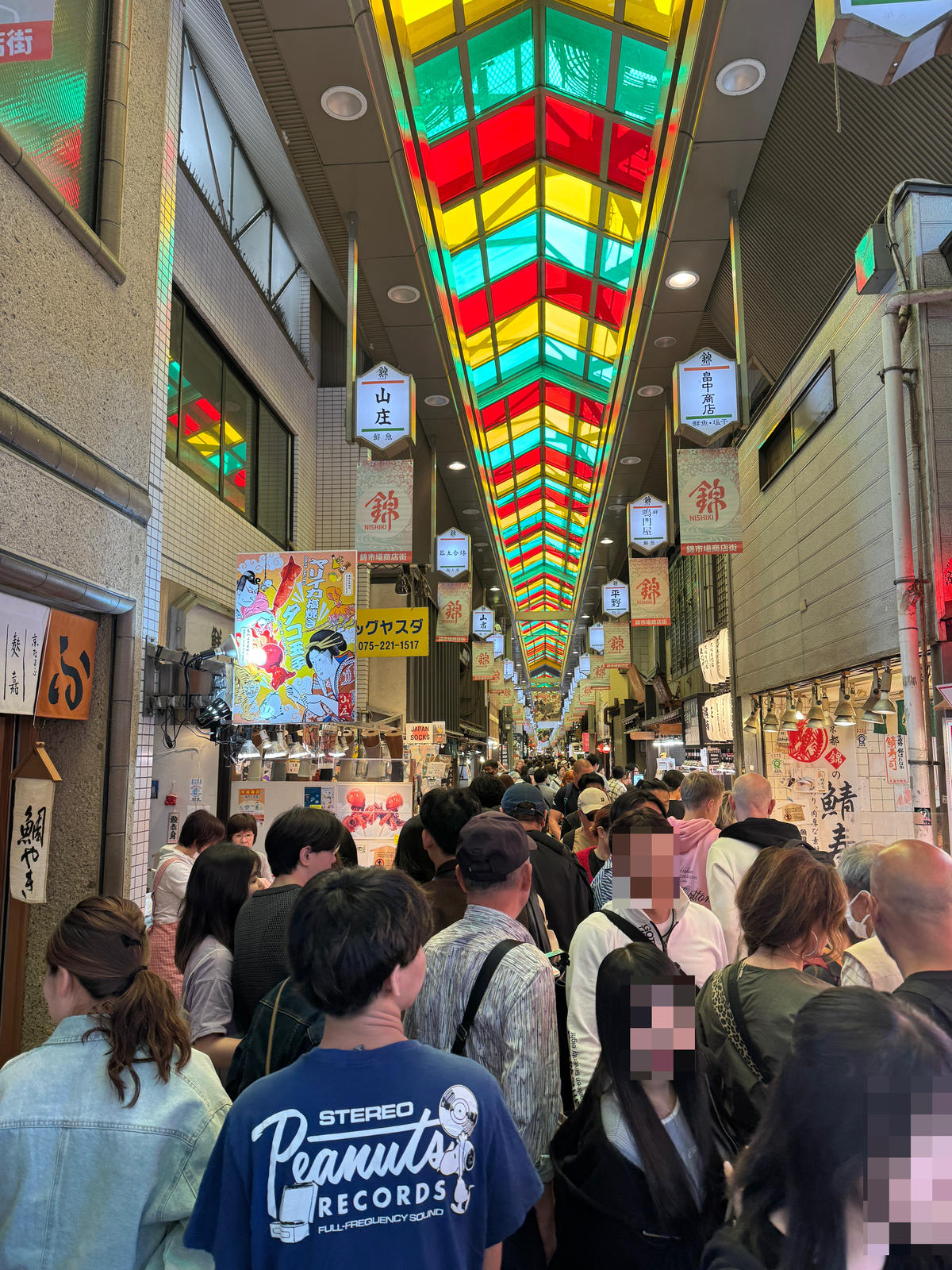 にぎわう錦市場