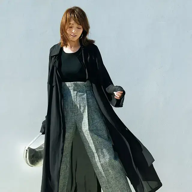 マニッシュなデザインがきわだたせるセンシュアルな透け感