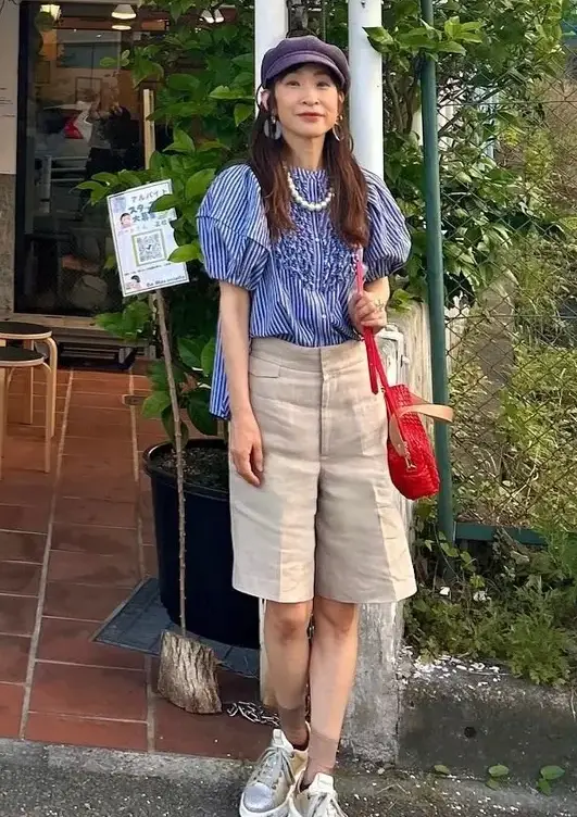 麻のハーフパンツ　スニーカー