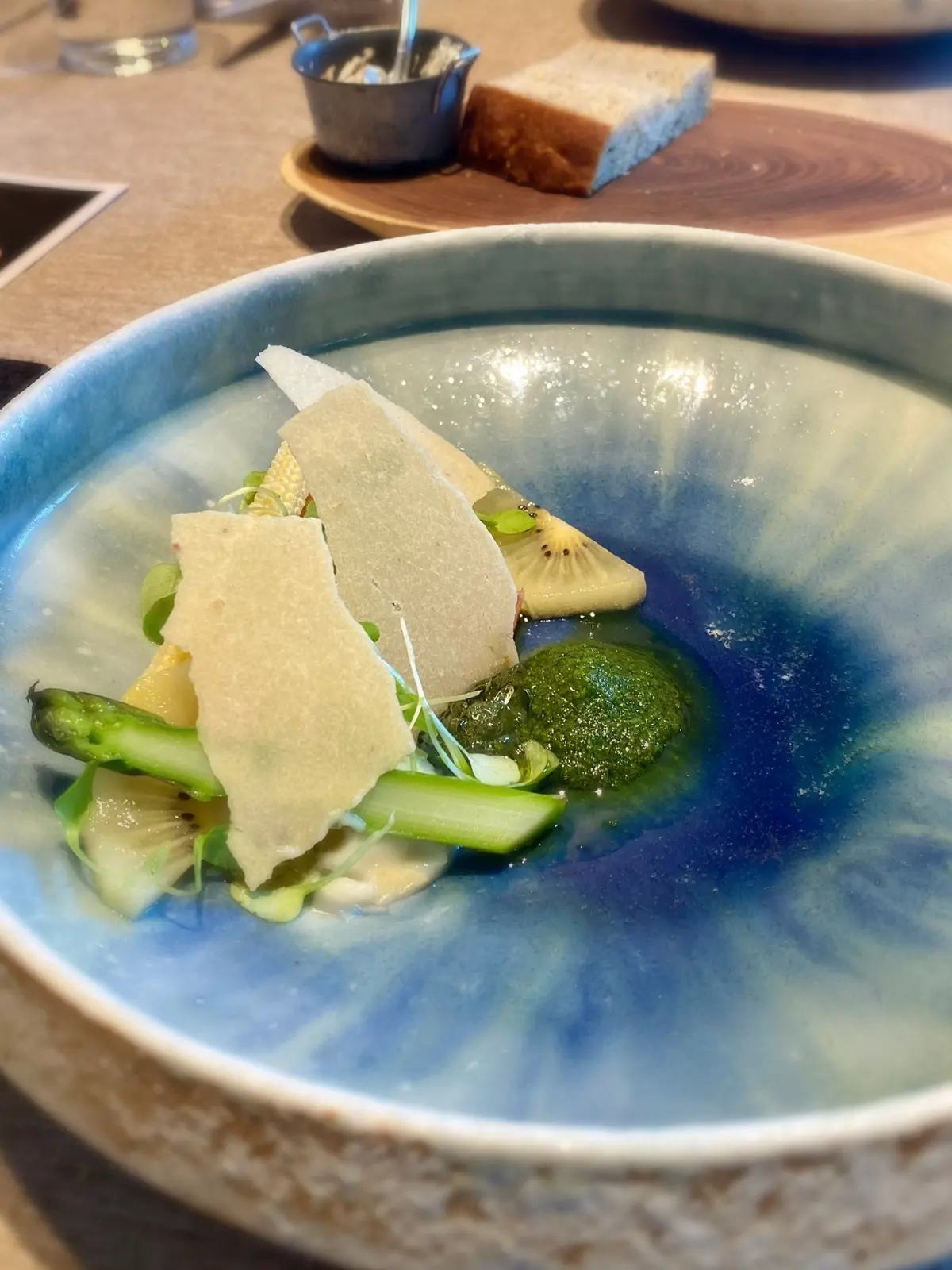 中目黒couche料理 青い器に盛られた季節の一皿 フレンチランチ