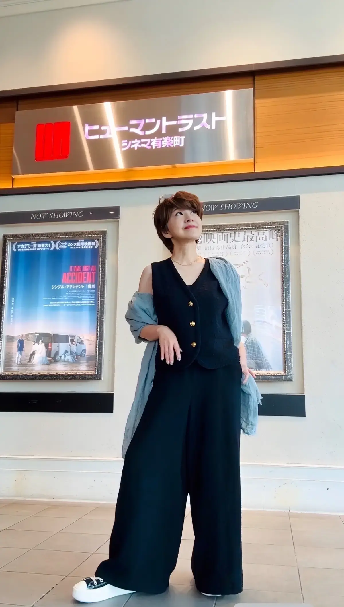 モノトーンコーデ　ストール　映画館コーデ