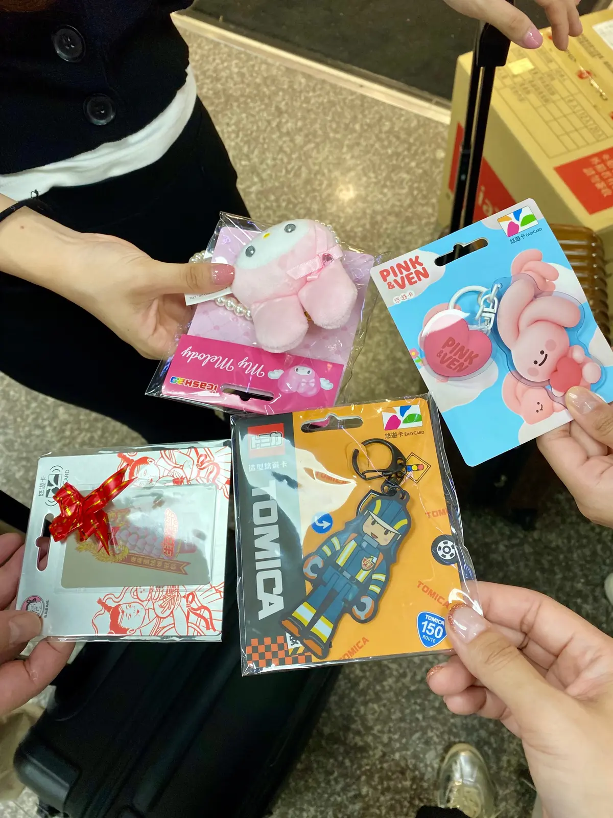 台湾の交通系ICカード悠遊カードのキーホルダー型。レゴやサンリオなどキャラクターコラボデザインで、基隆寄港時に台北観光で使用。MSCベリッシマ沖縄発着クルーズの寄港地観光とお土産例