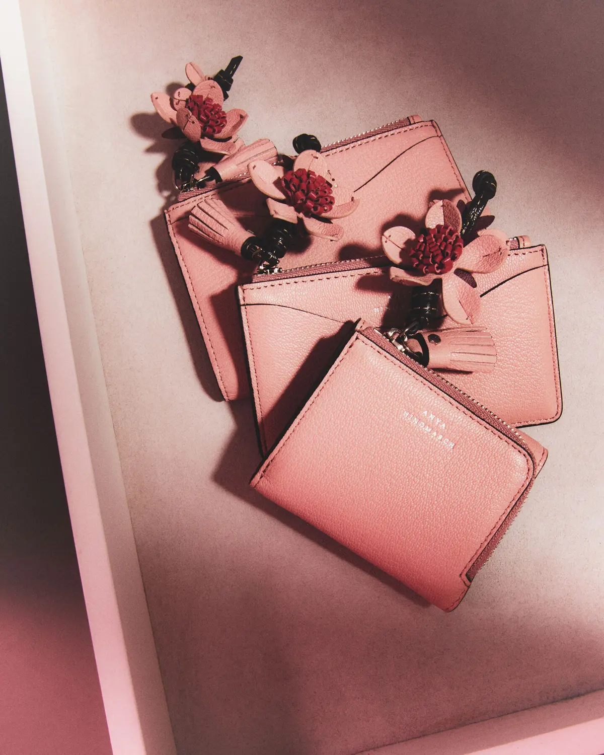 アニヤ・ハインドマーチ　Sakuraコレクション　カードケース