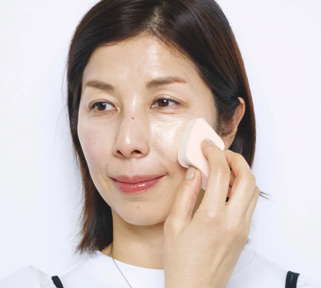 ファンデーションのつけかた　50代の“年相応”ベースメイク、長井かおりの最適解