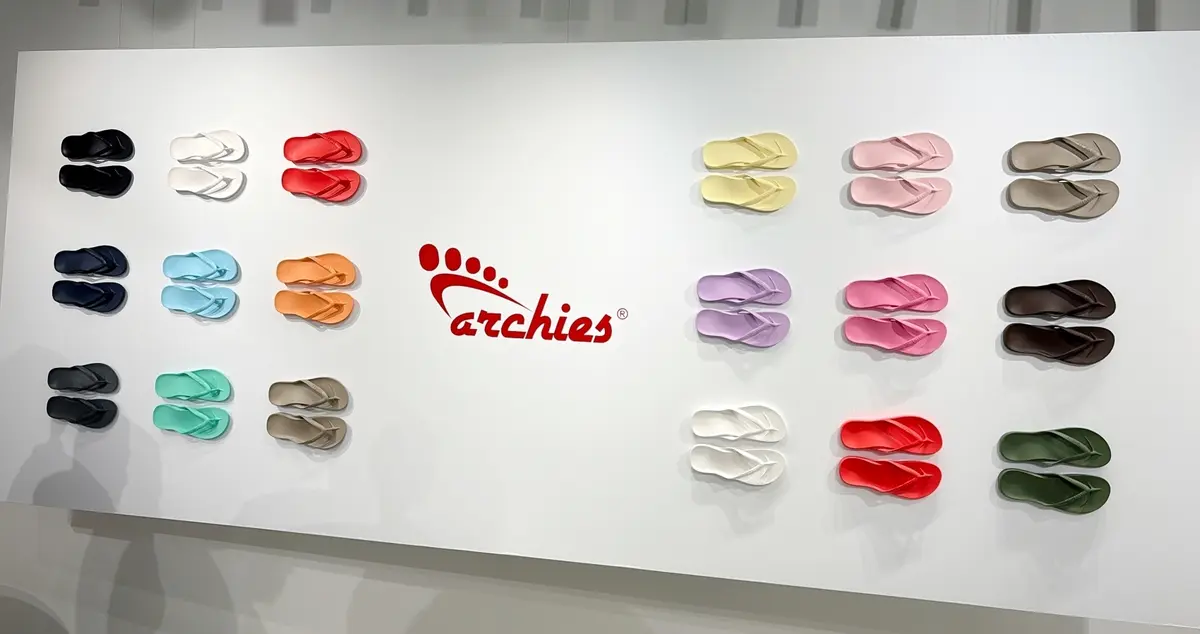 「アーチーズ（Archies）」　　アーチサポートサンダル　展示会の写真　長時間歩いても疲れない。夏の相棒サンダルは「アーチーズ」に決めた！【更年期・50代編集者の養生ダイアリー】