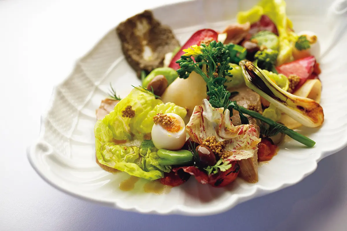 「ジランドール サラダ マグロのコンフィ 鶉 の卵 タジャスカオリーブ ア ンチョビ 季節野菜」￥4,180