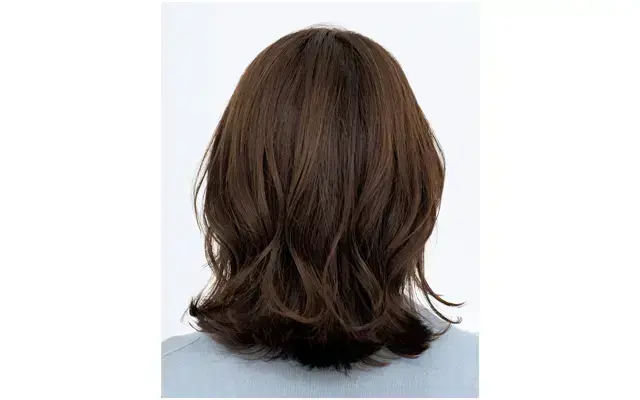 ひし形フォルムで目線を横流しに！小顔効果にも期待できるスタイル