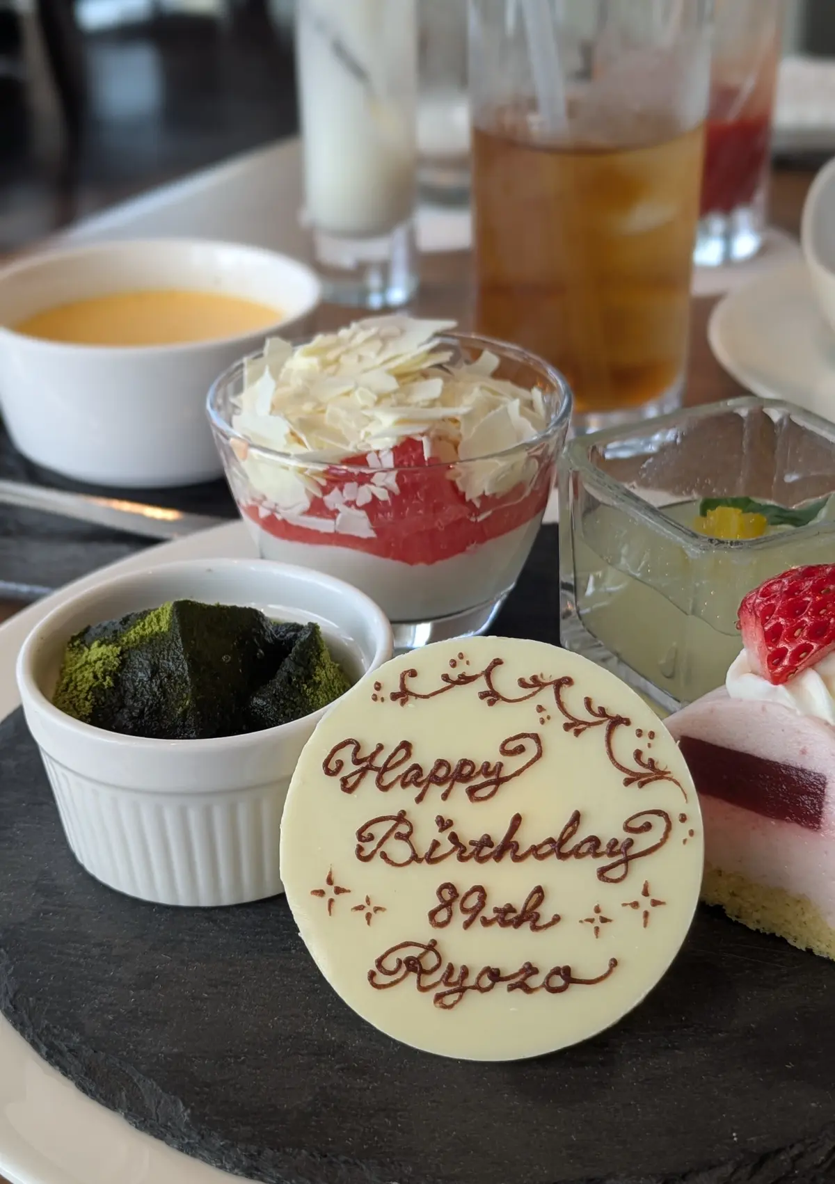 少し前にお誕生日を迎えた父に、プレートをお願いしておきました。