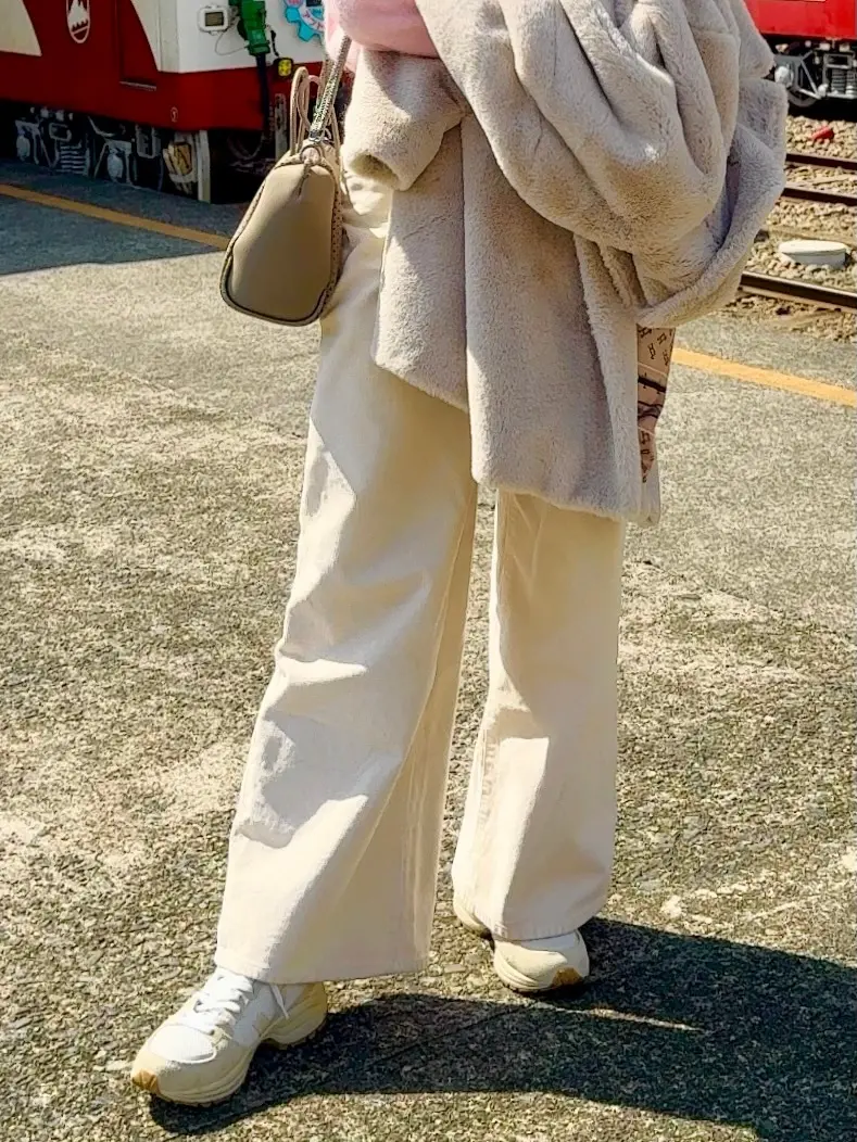 【絶景秘境】エメラルドグリーンの湖に浮かの画像_23