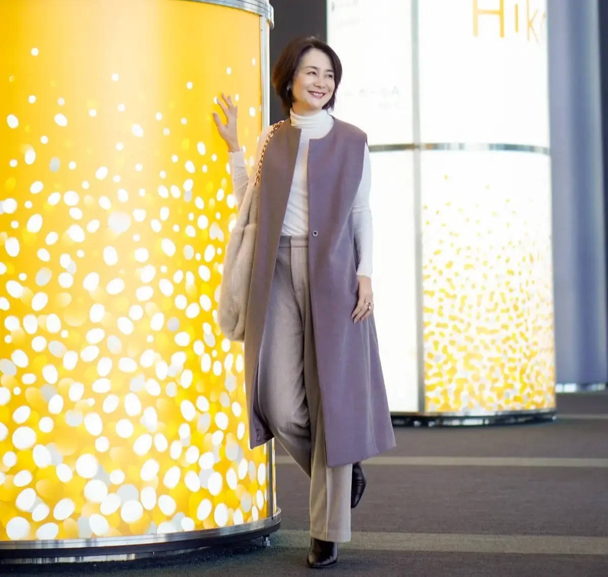  エクラ華組 佐藤綾子さん　ロングジレコーデ UNIQLO　ブラッシュドジャージーワイドパンツ