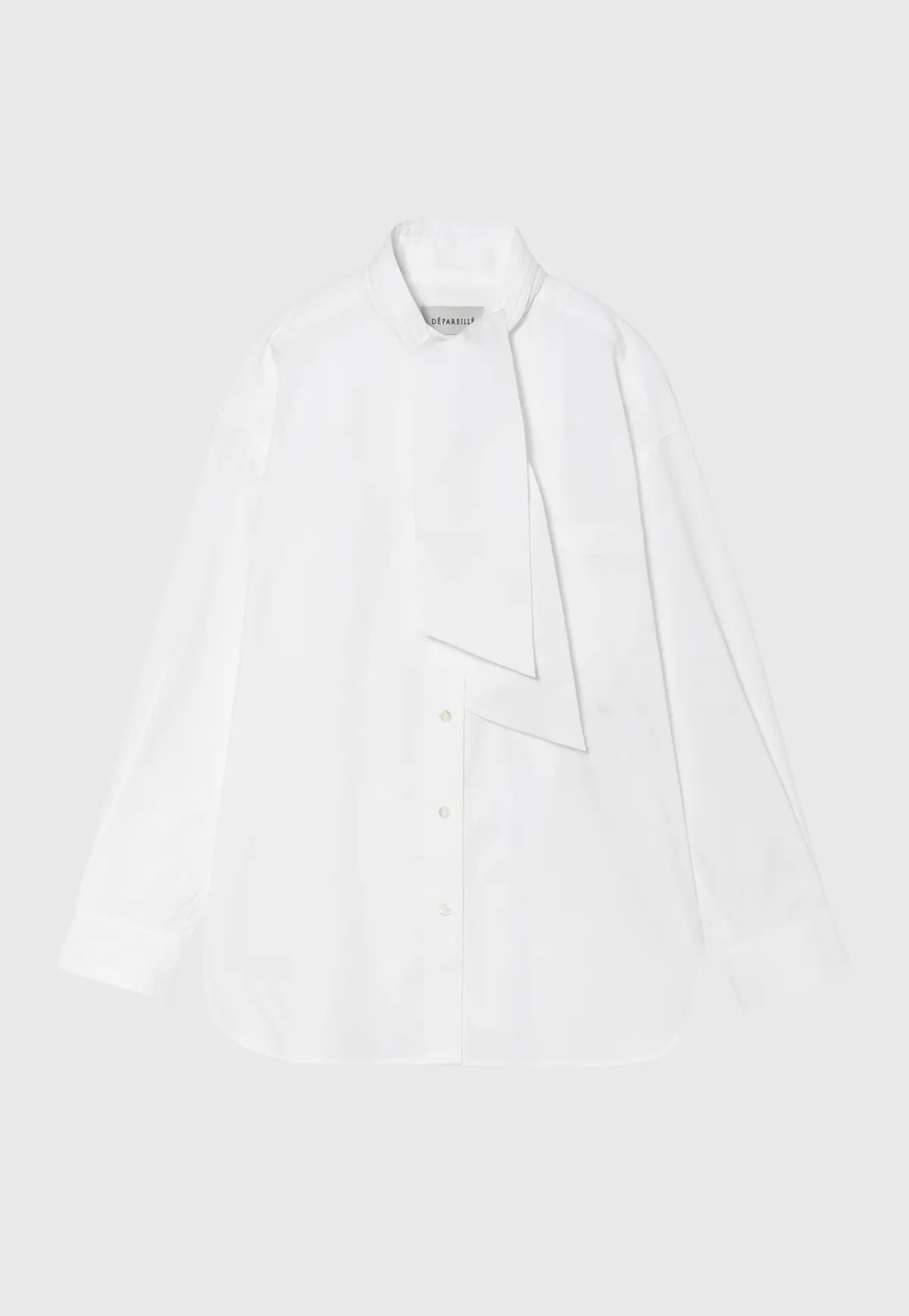 デパリエ　白シャツ　春コーデ