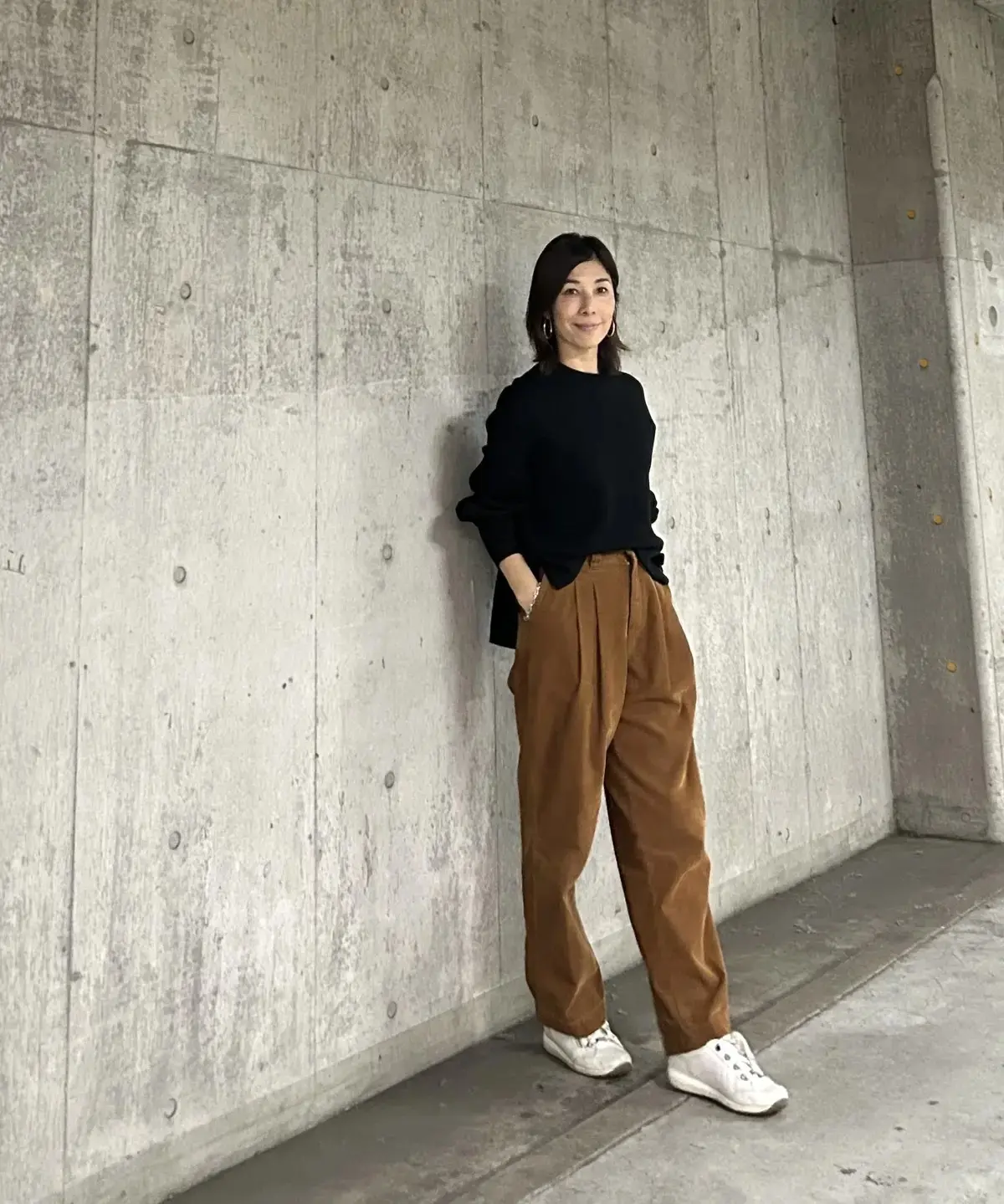 50代 　黒　茶　プチプラ　パンツスタイル