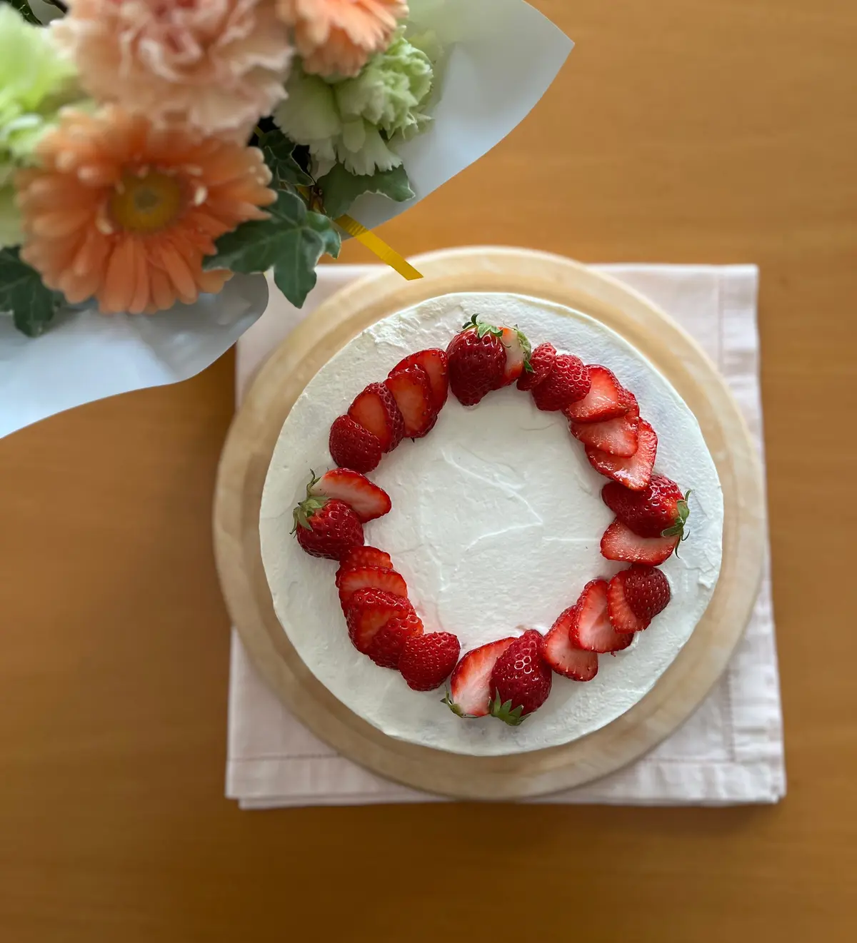 ショートケーキとお花