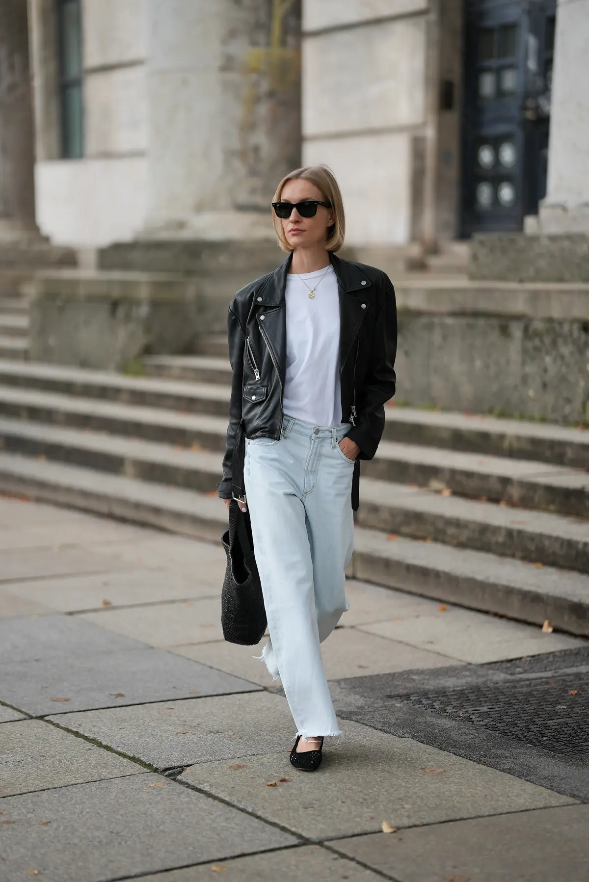 海外ファッショSNAP 白Tシャツ　ライダースジャケット　コーデ