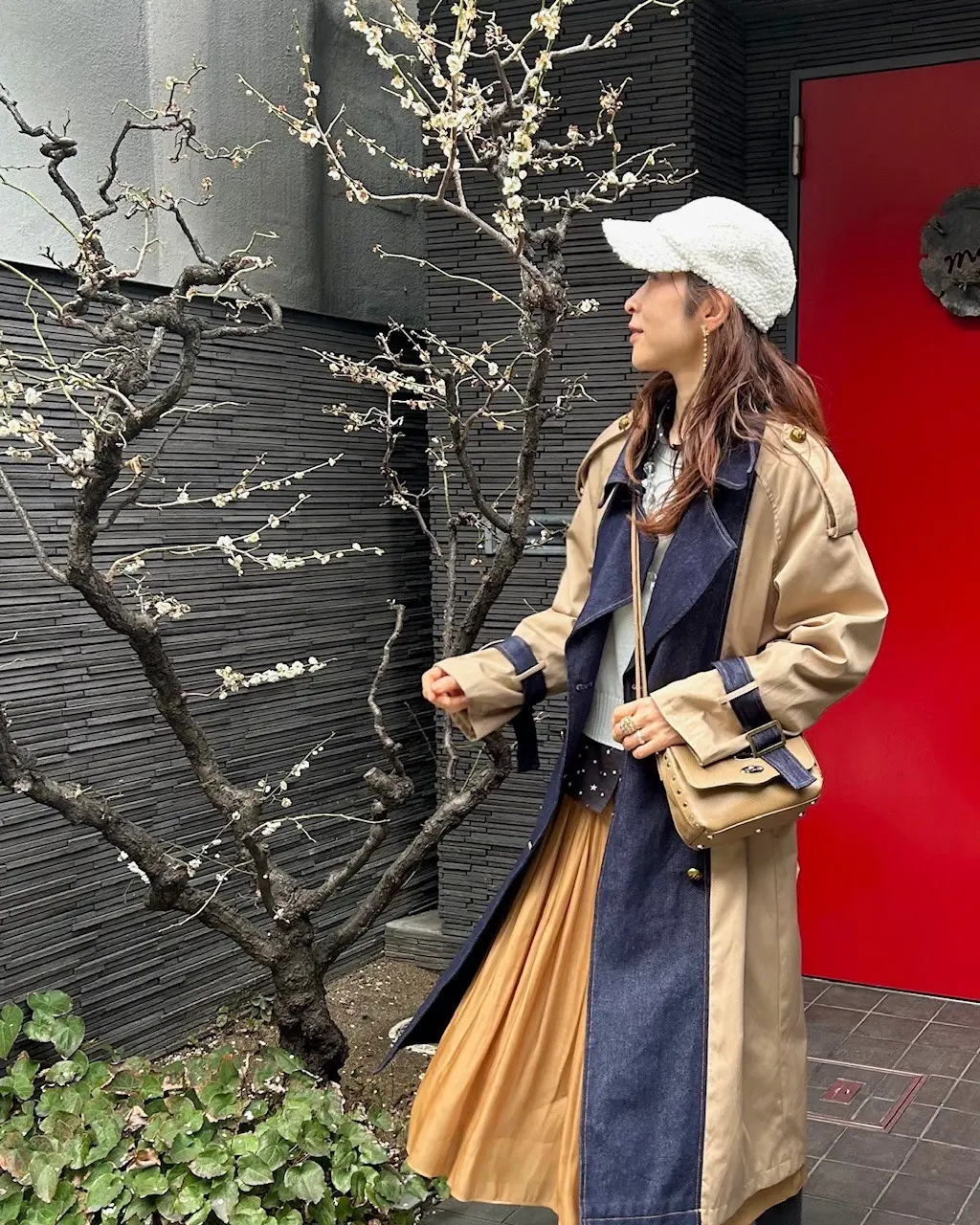 トレンチコート＆スニーカーコーデで早春のの画像_2