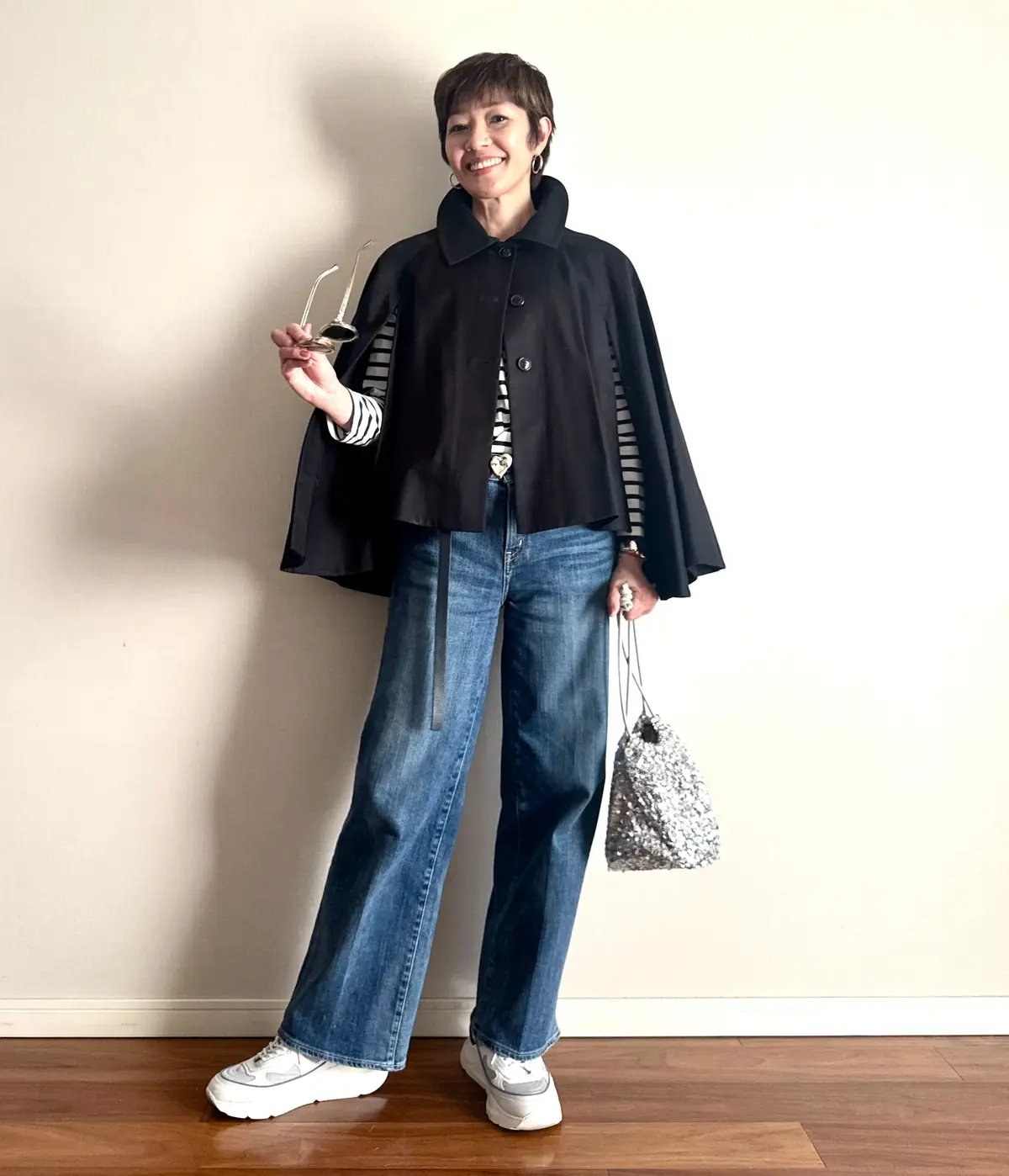 エクラ 華組　細谷奈弓さん　50代　春アウター　ケープ　春コーデ