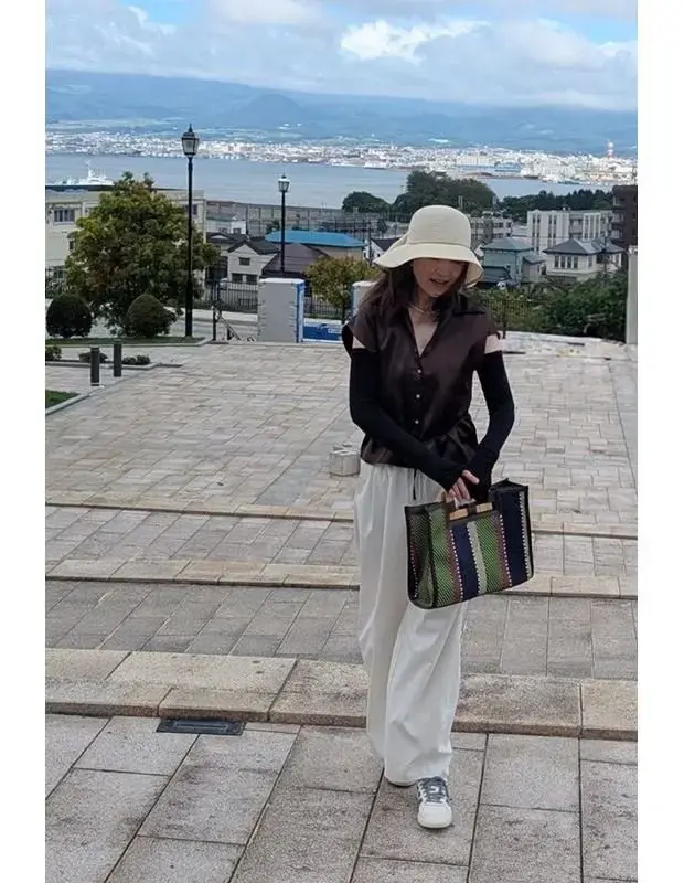 ZARAブラウス　白パンツ　ドライブ旅コーデ
