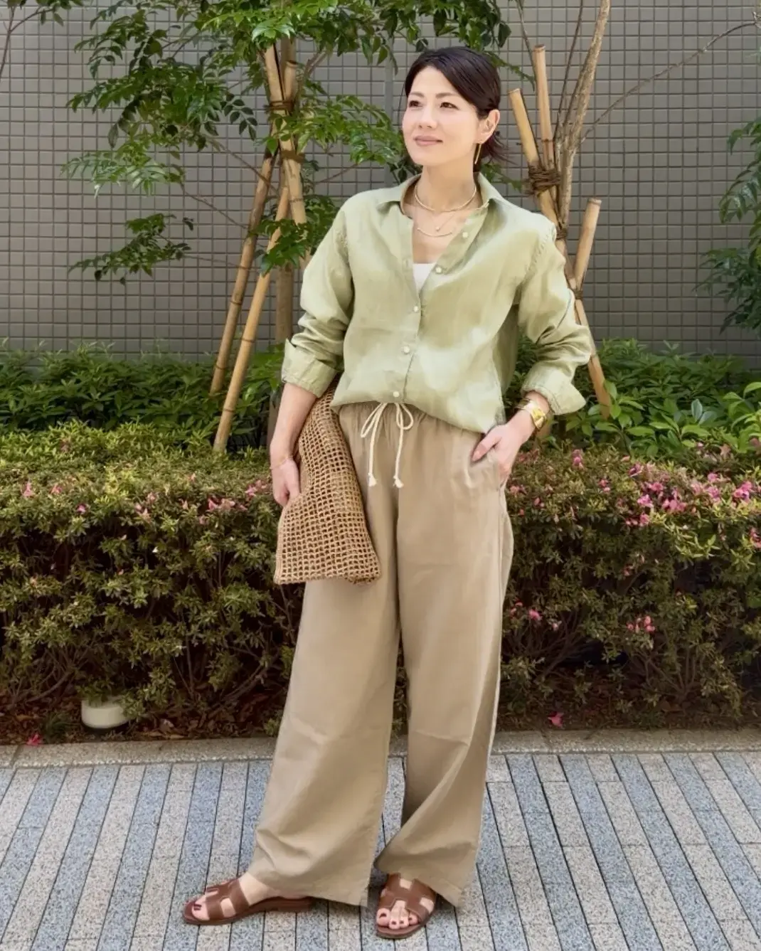 UNIQLO　ベージュパンツ　初夏コーデ