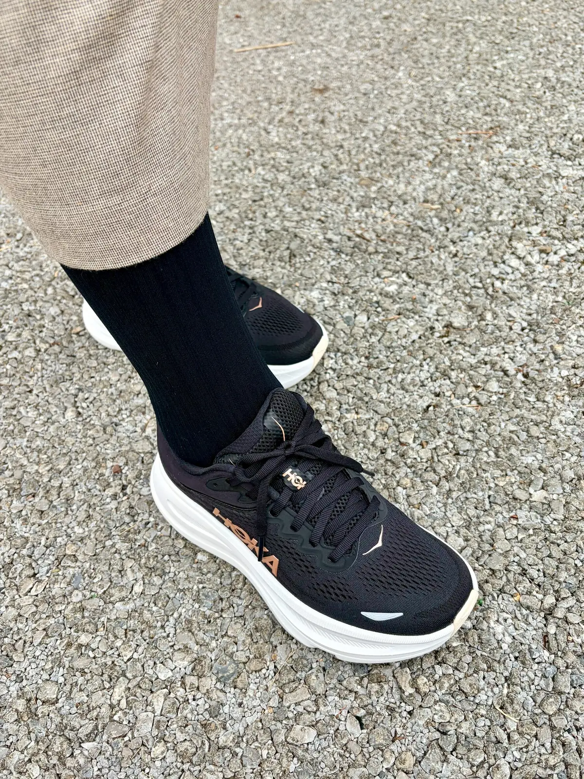 HOKAのボンダイ9（ブラック）