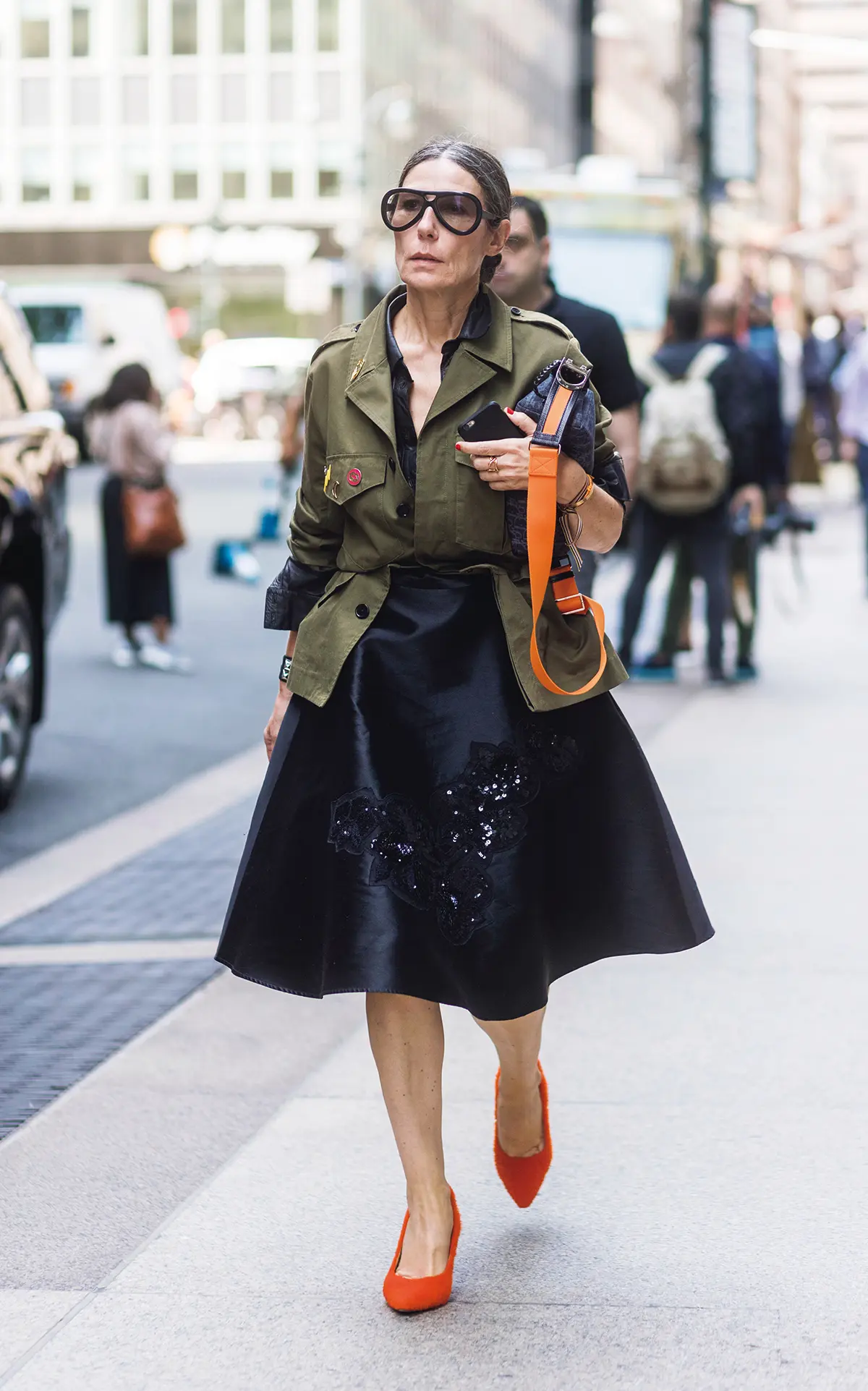 さまざまな要素を自分らしく着こなす、配色センスあふれる装い。