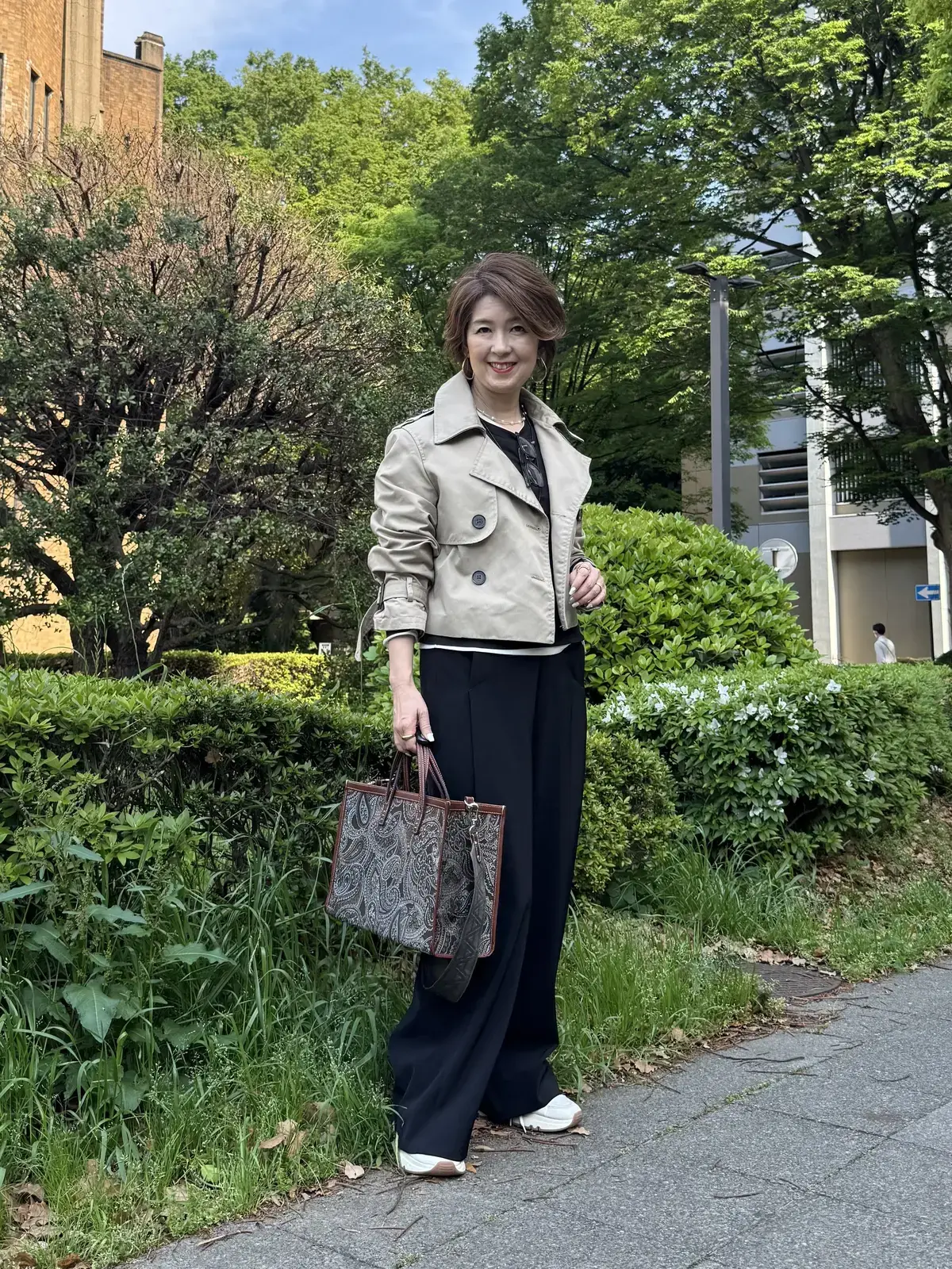 ZARAスニーカー GUのシアーカットソー ショート丈トレンチ 春夏コーデ