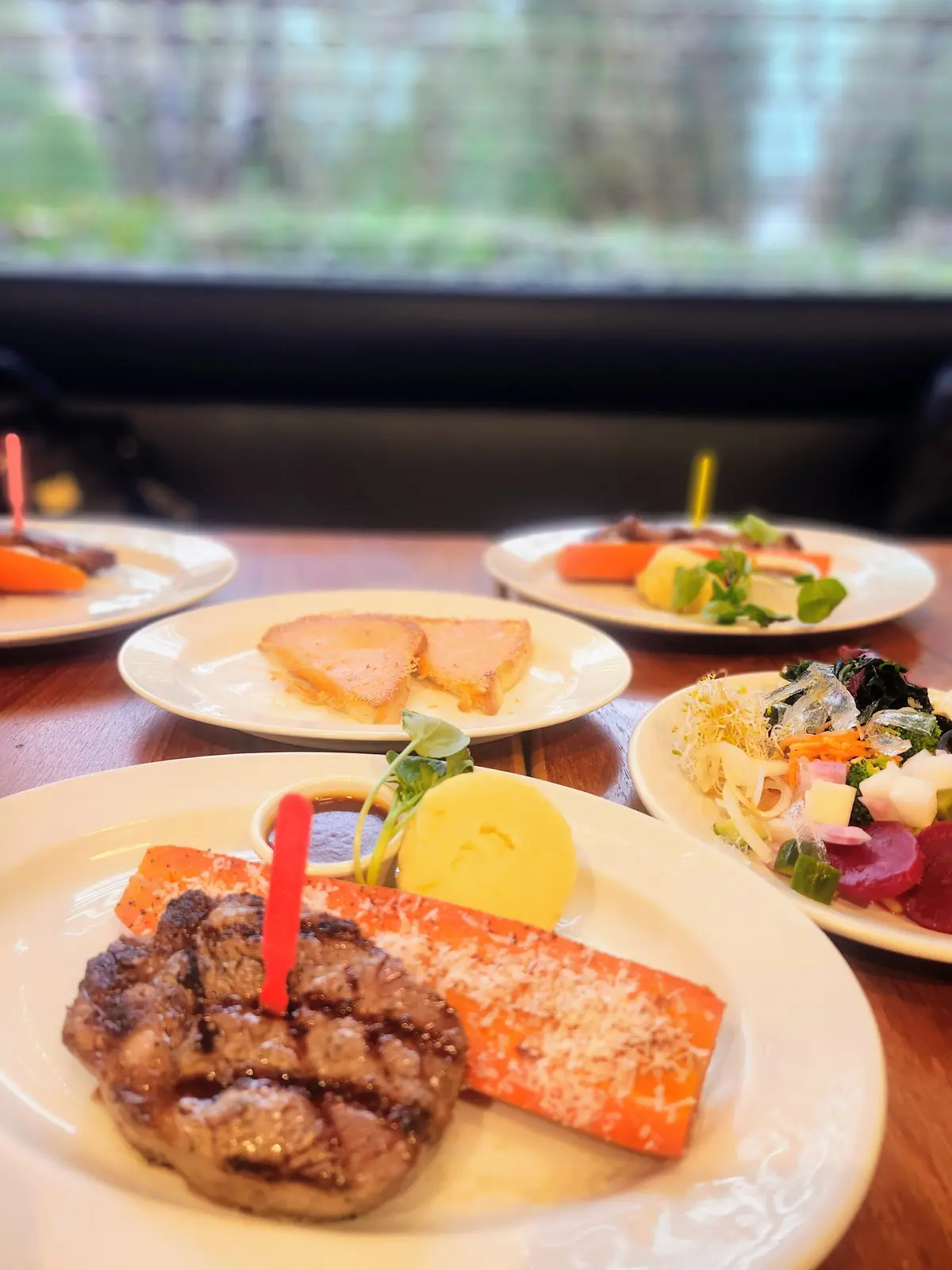 プロ野球、セ・リーグ、広島東洋カープ、横浜DeNAベイスターズ、カープ女子、小林誠司、東京ドーム、長嶋ゲート、王ゲート、野球殿堂博物館、Sizzler、東京ドームホテル、ペナントレース、順位予想