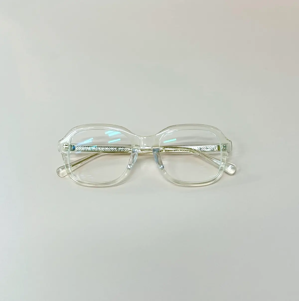 JINSのクリアフレームの眼鏡  エクラ編集部員の偏愛名品図鑑 