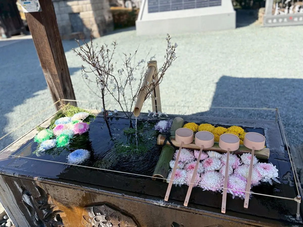 成田山別院の花手水
