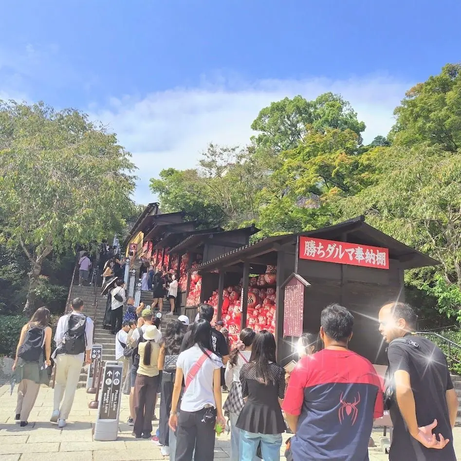 勝ちダルマ奉納棚
大阪　箕面　勝尾寺　ダルマ