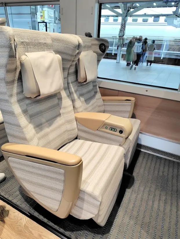 【伊豆熱川旅行】車内のカフェテリアでランの画像_3