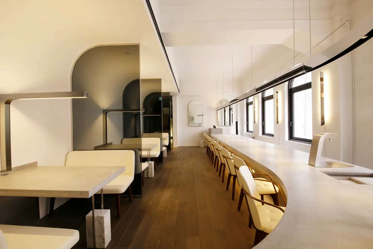 銀座メゾン　アンリ・シャルパンティエ　内観　名建築カフェ