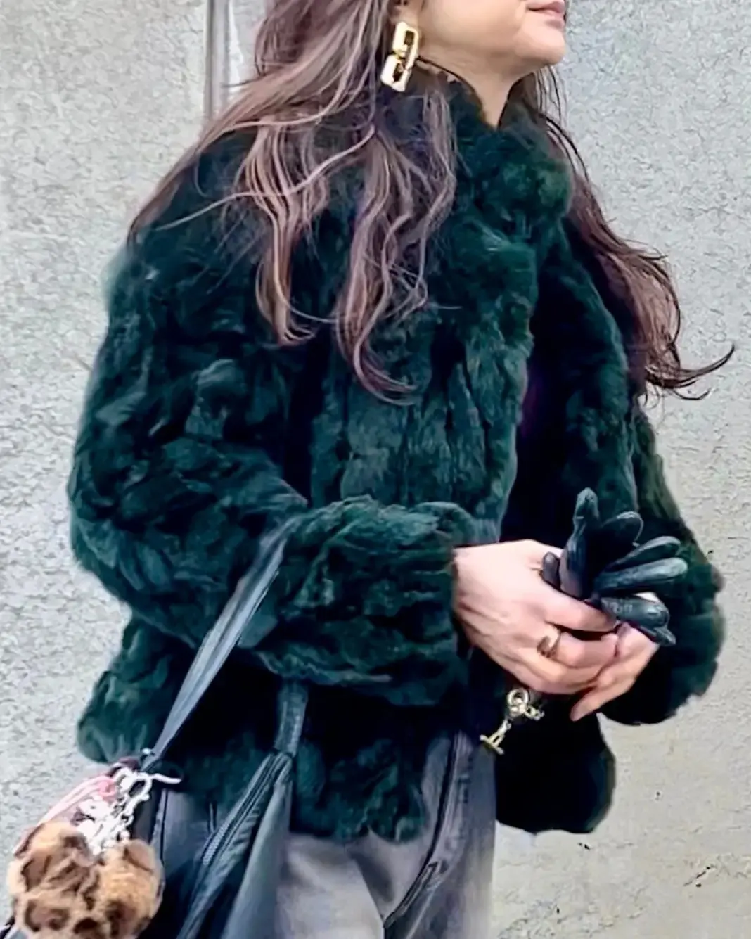 ゴールドアクセサリー　スニーカーコーデ