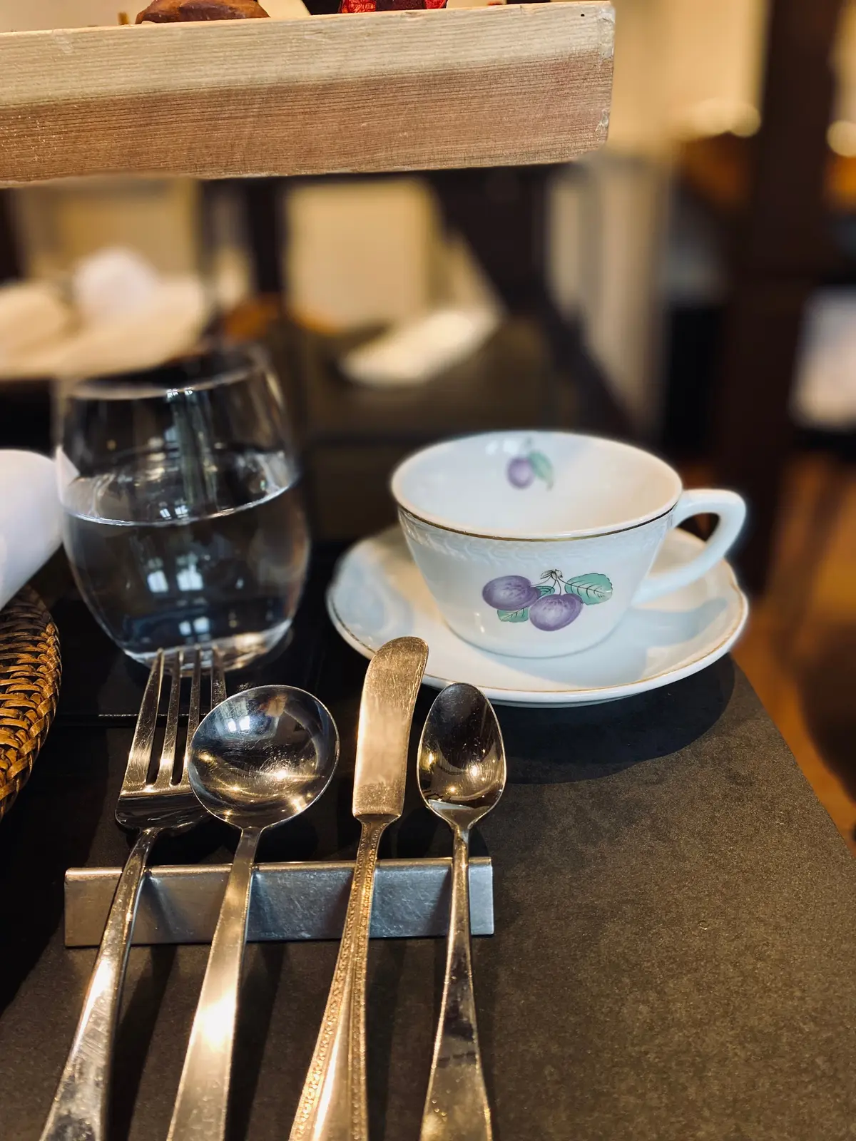 鎌倉 LAINE アフタヌーンティー 紅茶 ティーカップ 上質 空間