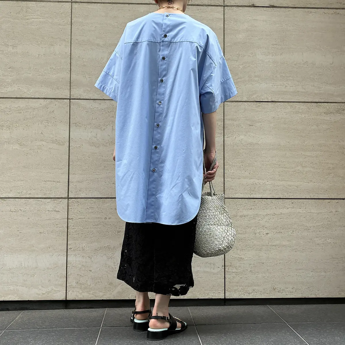 LE PHIL×eclat 【別注】ハーフスリーブブラウス ￥27,500を着たスタッフ（155cm、骨格ナチュラル）