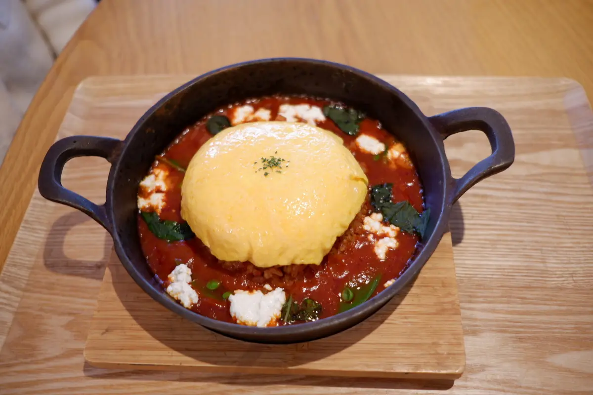 トマトとリコッタチーズのオムライス