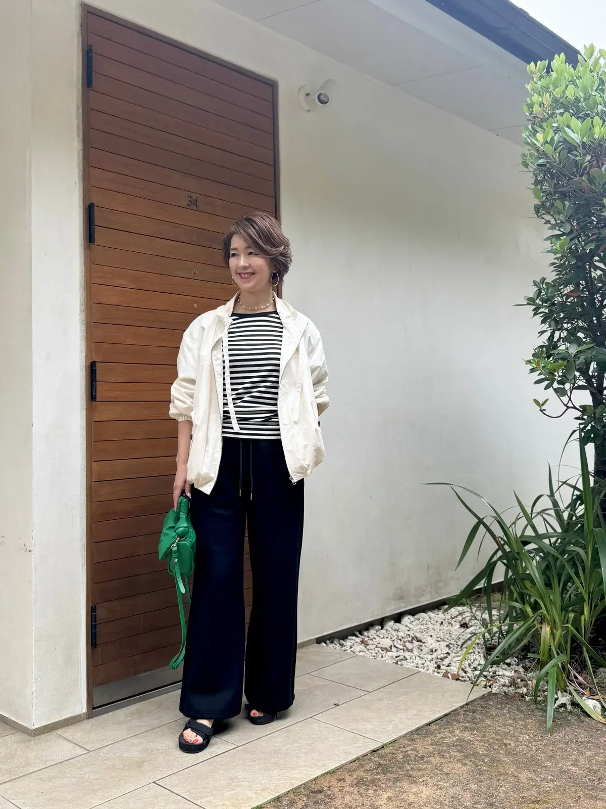 根本有加里さん　GU　パンツ